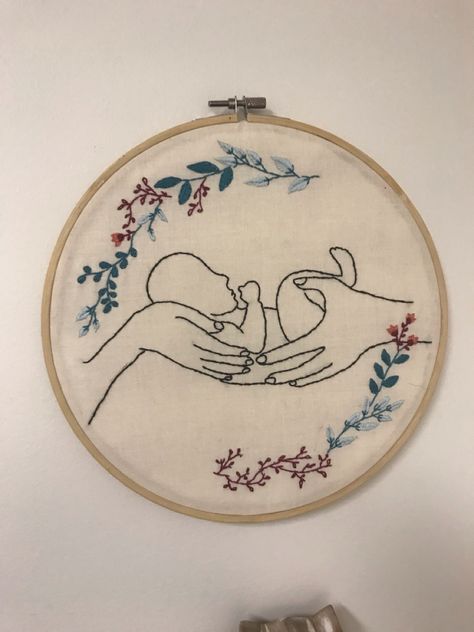 Midwife Embroidery, Motherhood Embroidery, Midwife Birth, Baby Welcome, Embroidery Hoop Art Diy, Pregnancy Art, Diy Embroidery Designs, Baby Embroidery, Hand Work Embroidery