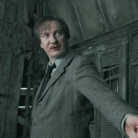 Remus Lupin Gif, Professor Lupin, Sleepy Morning, Harry Potter Tumblr, Prisoner Of Azkaban, Remus Lupin, The Full Moon, Old Men, Wizarding World