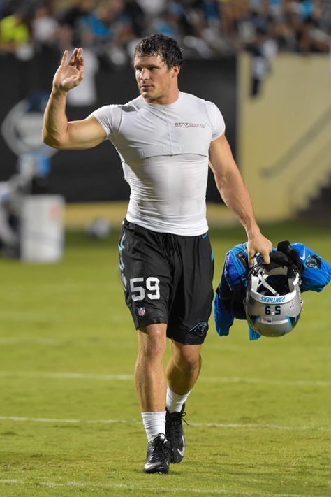 Luke Kuechly got me all happy Luke Kuechly, Panther Nation, Carolina Panthers Football, Panthers Football, American Football Players, Men's Muscle, Muscular Men, Home Team, Nfl Players