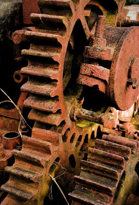 Rust Never Sleeps, Vintage Industrial Decor, Industrial Photography, Rusted Metal, Heavy Machinery, Decoration Originale, Rusty Metal, Steampunk Art, Industrial Art