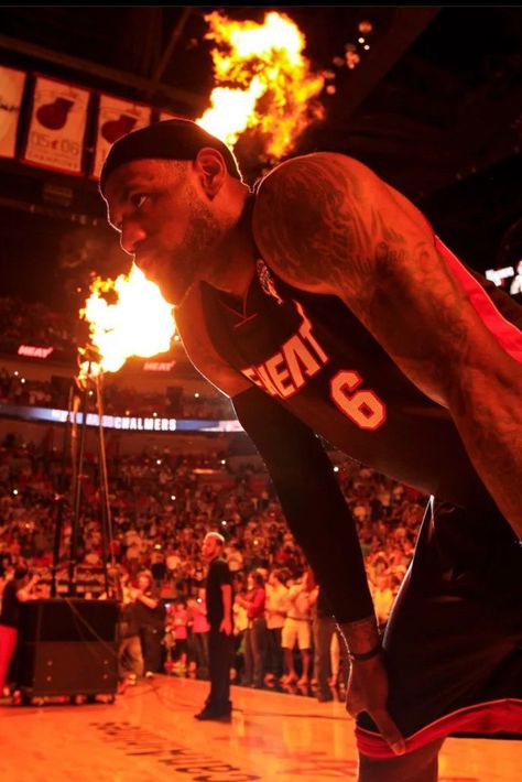 Lebron James Aesthetic, Lebron Wallpaper, Lebron James Heat, Cold Palmer, Big Dawgs, Lebron James Dunking, Heat Lebron, Nba Pics, Lebron James Miami Heat