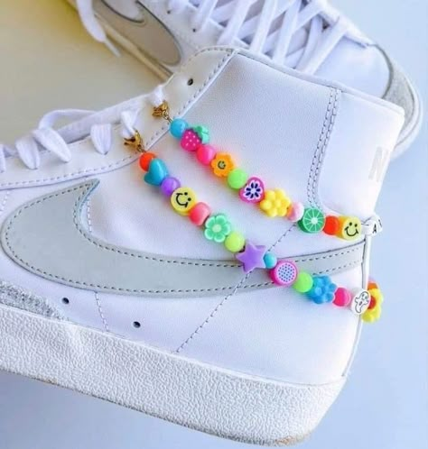 Shoe Accessories Diy, قلادات متدلية, Beaded Shoes, Bead Charms Diy, Diy Bracelet Designs, Market Stall, Beads Bracelet Design, Tour Outfits, Aesthetic Shoes