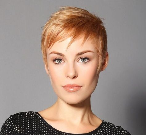 Strawberry Blonde Pixie, Short Textured Hair, Pixie Haircut Ideas, Textured Pixie Cut, Asymmetrical Pixie, Long Pixie Cuts, Fashion Edgy, Side Hairstyles, Hairstyle Trends