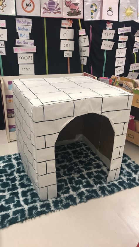 Igloo Out Of Cardboard Boxes, Igloo For Preschool, Igloo Dramatic Play Preschool, Arctic Animal Dramatic Play, Igloo Activities For Preschool, Artic Classroom Decorations, Diy Igloo Indoor, Igloo Dramatic Play, Arctic Dramatic Play