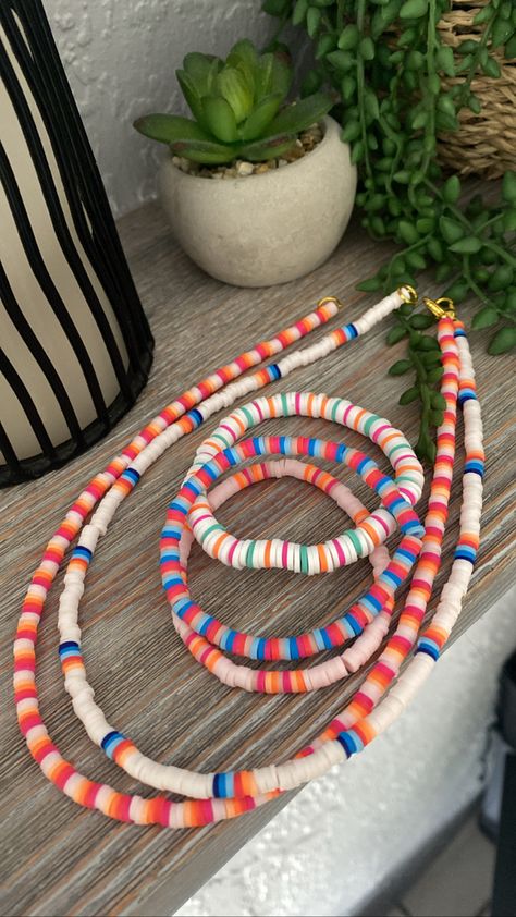 Jj Maybank Clay Bead Bracelet, Aesthetic Clay Bead Necklaces, Obx Bracelets Flat Beads, Cute Clay Bead Necklace Ideas, Cute Clay Bead Necklaces, Summer Clay Bead Necklace, Beaded Bracelets Clay Beads, Obx Inspired Clay Bead Bracelets, Western Clay Bead Bracelet Ideas