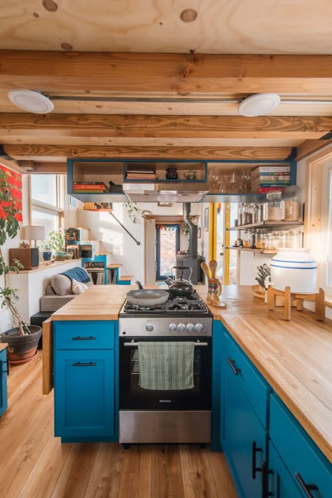 Tiny House Exterior, Tiny House Interior Design, Tiny House Inspiration, Tiny House Kitchen, Tiny Home Ideas, Tiny House Interior, House Cabin, Tiny House Cabin, Interior Modern