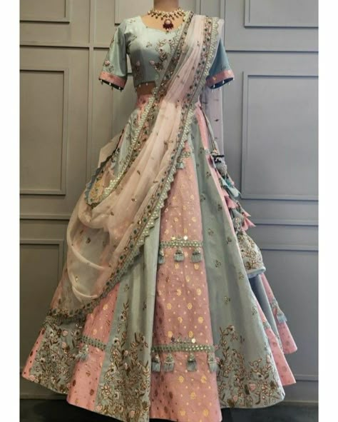 Indian Western Outfits, Indian Prom Dresses, Lehenga Simple, Hindu Women, Wedding Matching Outfits, Teen Girls Dresses, Indian Outfits Modern, Latest Bridal Lehenga Designs, Combination Dresses