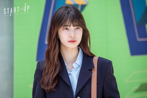 Suzy "START UP" Bae Suzy Start Up, Start Up Suzy, Korean Curls, Suzy Drama, Drama Outfit, Beach Wave Spray, Film Tips, New Hair Look, Suzy Bae