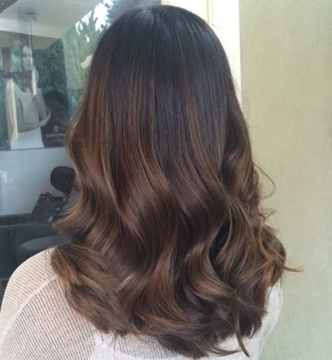 Medium Length Haircuts For Wavy Hair, Brown Hair Balayage, Winter Hair Color, Balayage Brunette, Brown Blonde Hair, Ombre Hair Color, Long Wavy Hair, Hair Color Balayage, Medium Hair Cuts