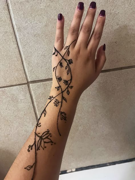 Women Inked Goddess Henna Designs On Forearm, Henna Tattoos For Women Hand, Henna Template, Diy Henna Designs, Easy Hand Henna, Henna Hand Tattoos, Henna Patterns Hand, Cool Henna Tattoos, Simple Hand Henna