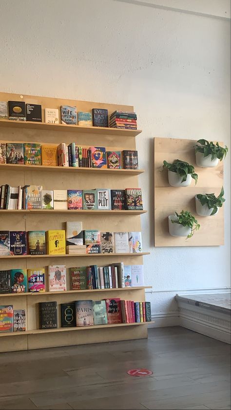 Small Bookstore Interior, Bookshop Display Ideas, Retail Book Display Ideas, Church Library Ideas, Bookstore Interior Design, Retail Book Display, Bookshop Interior, Bookshop Display, Book Shelf In Cafe