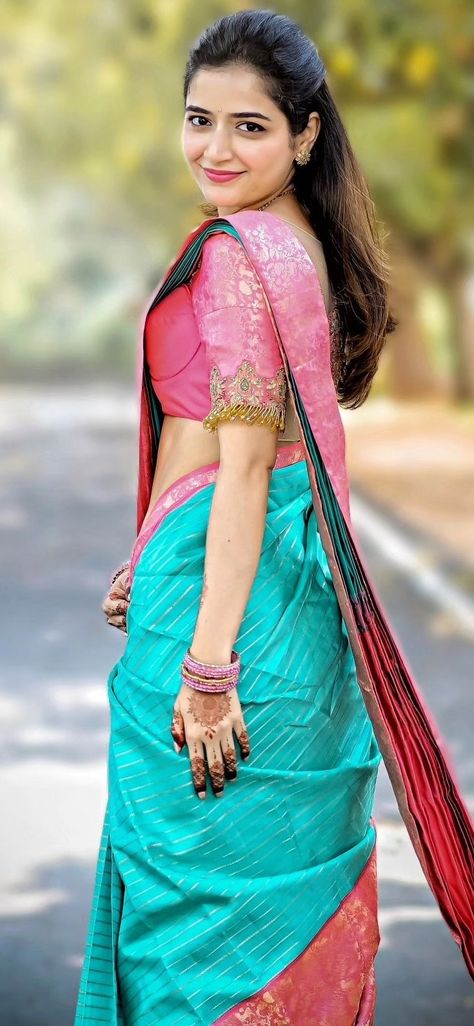 Picture In Saree, Ashika Ranganath Saree, Girl In Saree, Ashika Ranganath, Actress In Saree, Beauty Crush, Cute Movie Scenes, Saree Women, Divine Beauty