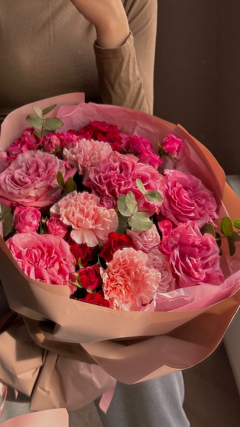 #flowers #aesthetic #ocean #pink Pink Flowers Aesthetic Bouquet, Pink Bouquet Aesthetic, Pink And Red Bouquet, Pretty Flower Arrangements, Bouquets Aesthetic, Red And Pink Aesthetic, Bouquet Of Flowers Aesthetic, Pink Red Aesthetic, Pink And Red Aesthetic