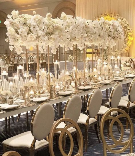 Table Flower Decor, White And Gold Wedding Themes, Flower Decor Ideas, Wedding Reception Tables Centerpieces, Vip Table, Kings Table, Wedding Decoration Ideas, Instagram King, Dream Wedding Decorations