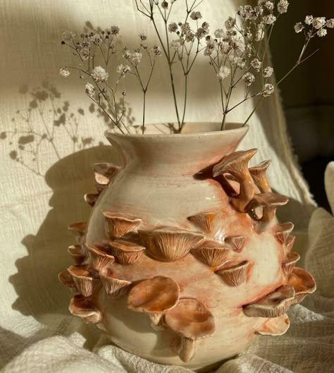 Ceramic Vases Pottery, Ceramic Mushroom Sculpture, Clay Pot Sculpture, Mushroom Clay Pot, Fairy Core Clay Ideas, Ceramic Art Wheel, Ceramics Wheel Thrown, Wheel Thrown Sculpture, Clay Pot Ideas Pottery