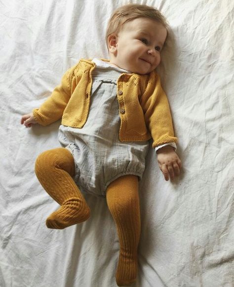 Newborn Vintage Outfit, Winter Outfits Babygirl, 3 Month Old Outfits, Newborn Winter Outfits, Newborn Fashion, Baby Room Themes, Winter Baby Clothes, Baby Ootd, 6 Month Baby