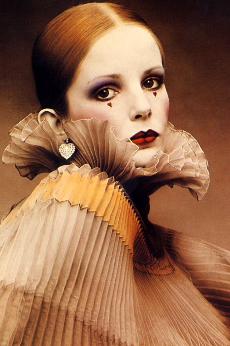 Photography by James Wedge, 1970s.  Not sure who did the make-up; however, I assume at least some of it has been painted onto the photograph as it is from the book "Painted Ladies: Art of Hand Colouring in Photography". Pierrot Costume, Circus Makeup, Pierrot Clown, Es Der Clown, Night Circus, Vintage Clown, Smink Inspiration, Clown Makeup, 문신 디자인