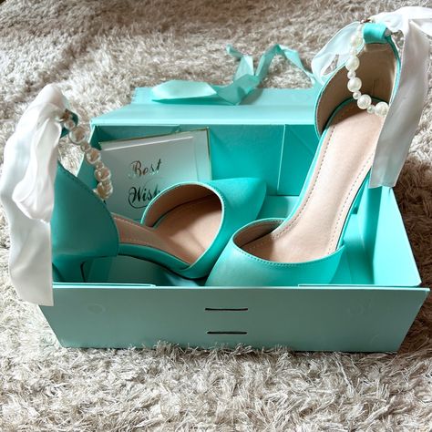 Get Ready To Walk Down The Aisle With These Custom Pearl And Bow Bridal Shoes! Made To Order For Each Bride, These 4 Inch Bridal Shoes In Tiffany Blue Feature White Pearls With A White Satin Bow In The Back. Can Be Ordered In Plain White Or Another Color Instead! Please Send Us A Message If You Would Like To Change The Color. Tiffany Blue Quinceanera, Tiffany Blue Sweet 16, Teal Dress For Wedding, Tiffany Wedding Theme, Tiffany Blue Heels, Tiffany Theme Party, Tiffany Blue Party, Tiffany Blue Dress, Tiffany Bride