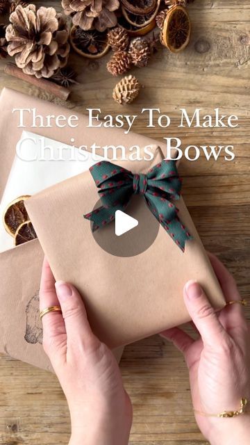 Bows For Presents, Christmas Wrapping Ideas, Brown Packing Paper, Christmas Gift Bow, Packing Paper, Present Wrapping, Gift Bows, Interior Stylist, Wrapping Ideas