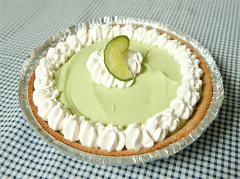 Avocado Pie - The Produce Moms Avocado Pie, Pie In The Face, Healthy Dessert Options, Avocado Guacamole, Graham Cracker Crust Pie, Salad Toppings, Easy Pie, Pie Pan, Strawberry Cream