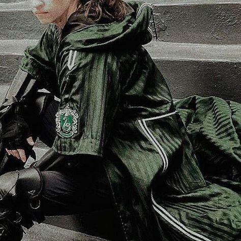 Slythiren Aesthetic, Slytherin Aesthetic Quidditch, Slytherin Aesthetic Clothes, Hogwarts Aesthetic Slytherin, Quidditch Aesthetic, Quidditch Slytherin, Quidditch Uniform, Slytherin Uniform, Harry Potter Script