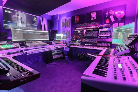 Talk Show Studio Design, Girly Music Studio, Pink Recording Studio, Pink Music Studio, Music Producer Aesthetic, Recording In Studio, Home Recording Studio Setup Ideas, Producer Aesthetic, Music Producer Studio