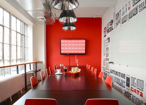 appboy-office-design-12 Red Office Decor Ideas, Office Fun, Red Office, Corporate Interior Design, Office Decor Ideas, Office Design Inspiration, New York Office, City Office, App Marketing