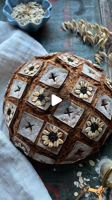 Judith | Sourdough & Bread on Instagram: "🌼 edible flowers 🌼  Had so much fun decorating this sourdough bread yesterday. I’ve always wanted to use oat flakes to decorate my bread just like @huangshiyun44 did before many many times. This beautiful method needs extra time but it turned out so beautiful. Check out Shiyun’s creations, there is so much inspiration on her page!   Flour + a little bit of water works like glue - none of the seeds fell off. The black seeds is black sesame by the way.   #sourdough #bread #seeds #oats #sourdoughstarter #brot #healthy #veganfood" Bread With Flowers, Rolls Sourdough, Decorate Bread, Sourdough Scoring, Bread Scoring, Homemade Sourdough Bread, Homemade Sourdough, Bread Art, Sour Dough