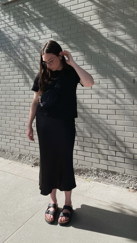 Black Birkenstock Arizona Outfit, Skirt And Birkenstocks Outfit, Birkenstock Platform Outfit, Black Arizona Birkenstocks Outfits, Platform Birkenstock Outfit, Black Birkenstocks Outfit, Black Birkenstock Outfit, Arizona Birkenstock Outfit, Birkenstock Arizona Outfit