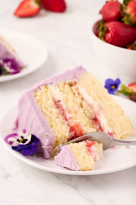 Lavender Cake Recipe, Lavender Frosting, Rose Frosting, Brownie Business, Chocolate Marshmallow Cake, Lavender Dessert, Chocolate Cake Ideas, New Cake Ideas, Strawberry Lavender