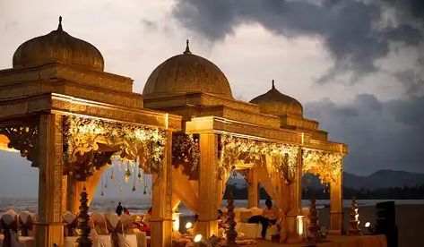 Wedding Mandap Decor, Mandap Wedding, Indian Wedding Mandap, Peach Weddings, Wedding Alter, Indian Wedding Decorations Receptions, Indian Wedding Receptions, Mandap Design, Peach Wedding Invitations