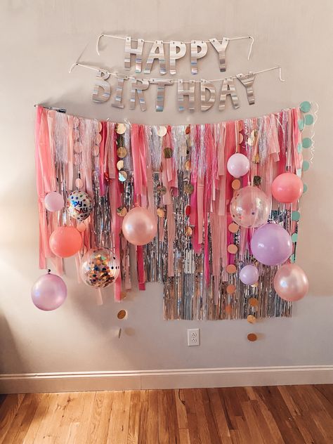 Birthday Streamer Backdrop, Birthday Wall Backdrop, Unique Birthday Backdrop Ideas, Unique Backdrop Ideas Birthday Parties, Birthday Party Streamers Decoration, Backdrop No Balloons, Birthday Photo Background Backdrop Ideas, Diy Party Streamer Backdrop, Birthday Party Decorations Streamers