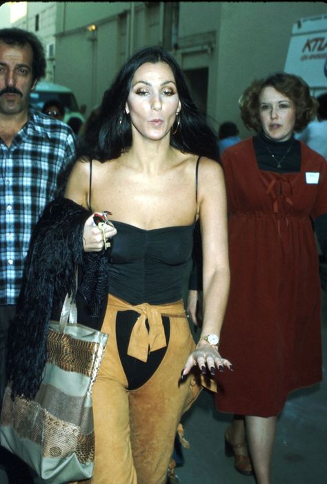 Cher 70s Outfit, Taurus Bday, Cher Outfits 70s, Cher 1970s, Musc Ravageur, Venus Leo, 70s Cher, Cher Style, 70 Aesthetic