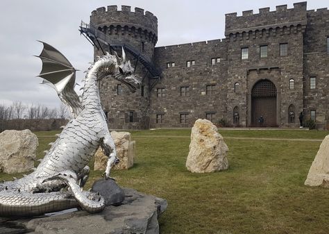 The Stunning Building In Wisconsin That Looks Just Like Hogwarts Epic Campus Wisconsin, Places To Travel In Wisconsin, Wisconsin Aesthetic, Verona Wisconsin, Wisconsin Attractions, Fantasy Buildings, Harry Potter Movie, Staycation Ideas, Road Trip Places