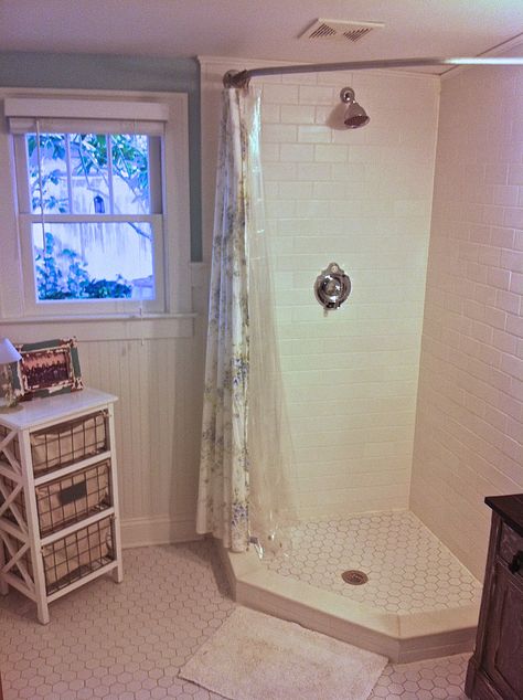 This is an easy DIY project for inexpensive to give an urban/industrial design element to your home. Corner Shower Stalls, Traditional Bathroom Remodel, Small Shower Remodel, Neo Angle Shower, Dekor Diy, Bathroom Remodel Shower, Corner Shower, Shower Curtain Rods, Shower Remodel