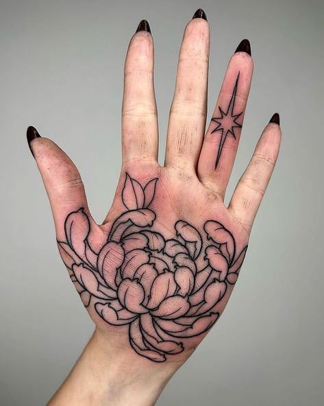 Palm Size Tattoos Ideas, Hand Palm Tattoos, Palm Size Tattoos, Palm Tattoo, Indian Tattoo Design, Chrysanthemum Tattoo, Palm Tattoos, Western Tattoos, Hand Tats