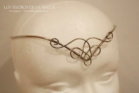 elvish tiara - Elven crown - medieval renaissance circlet - celtic circlet - elven tiara on Etsy, 23,00 €: Crown Medieval, Elven Crown, Elven Tiara, Wire Crown, Diy Crown, Bijoux Fil Aluminium, Medieval Jewelry, Head Jewelry, Jewelry Wire