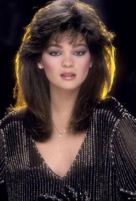 Valerie Bertinelli Valerie Bertinelli Young, Valerie Bertinelli, Try On Hairstyles, Hot Hair Styles, Van Halen, Popular Hairstyles, Stylish Hair, Trendy Hairstyles, Hair Accessories For Women