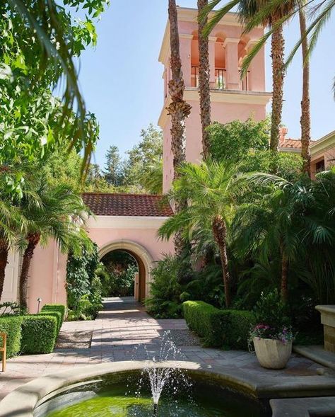 Melissa Penfold on Instagram: "Magical moments at the first American book signing of ‘Living Well By Design’ for the esteemed Bel Air Garden Club at @hotelbelair yesterday. Great to have a real connection with readers and a shared experience of my book with such a sensational group. Thank you to the club’s fabulous president, Tawny Sanders for organising the outstanding luncheon event. What a thrill to keep spreading the living well word … MX Publisher @vendomepress #book #design #usa #booksigni Melissa Penfold, Air Garden, Real Connection, Hotel Bel Air, The First Americans, Magical Moments, Garden Club, Book Signing, Luxury Hotels