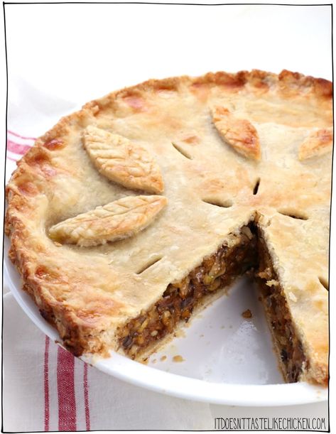 Vegan Tourtiere, Tofu And Mushrooms, Savoury Pie, Vegan Autumn, Vegan Pies Recipes, Christmas Main Dishes, Dinner Pies, Vegan Pie Crust, Christmas Yummies