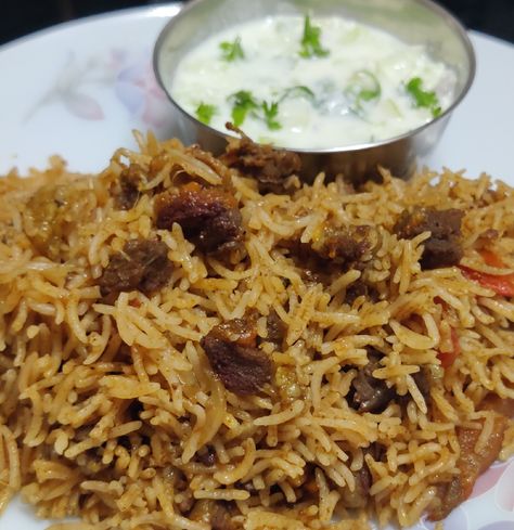 Chorizo Pulao/ Goan Sausage Pulao Goan Sausage Pulao, Cucumber Raita, Goan Recipes, Yummy Meals, Weekend Dinner, Chorizo Sausage, Cooking Pan, Pork Sausage, Garam Masala