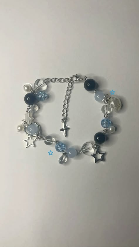 Aesthetic Blue Bracelet, Blue Bracelets Aesthetic, Jewelry Design Bracelets, Blue Charm Bracelet, Aesthetic Beads Bracelet, Braclets Ideas Beaded Aesthetic, Handmade Bracelets Ideas Beads, Making Jewelry Aesthetic, Beads Bracelets Aesthetic