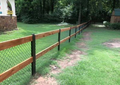 Split Rail Fence Alternative (Modern Ranch Rail System) Modern Split Rail Fence, Three Rail Fence, Split Rail Fence Ideas, Ranch Rail Fence, T Post Fence, Building Fence, Fences Alternative, Fence Building, Steel Fence Posts