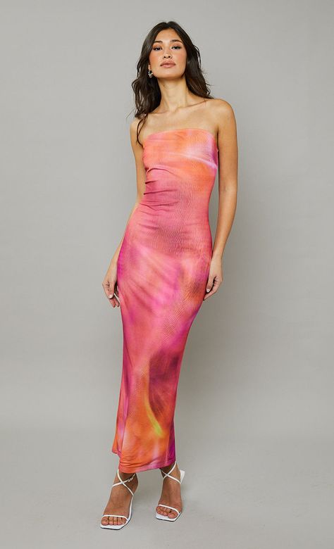 Introducing our newest statement Pink mesh bandeau maxi dress. A fun new spin on your staple bodycon dress, this dress is designed with mesh premium fabric lined with a layer of body sculpting fabric to show off your figure. The dress features cool, warm tone multi colour blur patten. This dress is perfect for both day and night. How to style:Style with a pair of heeled sandals and matching clutch . Product DetailsModel is 5’9" and wears UK size 8 / US size 4Fabric: ( 95% Polyester 5% Spandex )S Aura Print Dress, Pink Mesh Dress Outfit, Autumn Wedding Outfit, Mesh Dress Outfit, Cocktail Dress Winter, Pink Mesh Dress, Classy Going Out Outfits, Office Outfits Women Casual, Colourful Dress