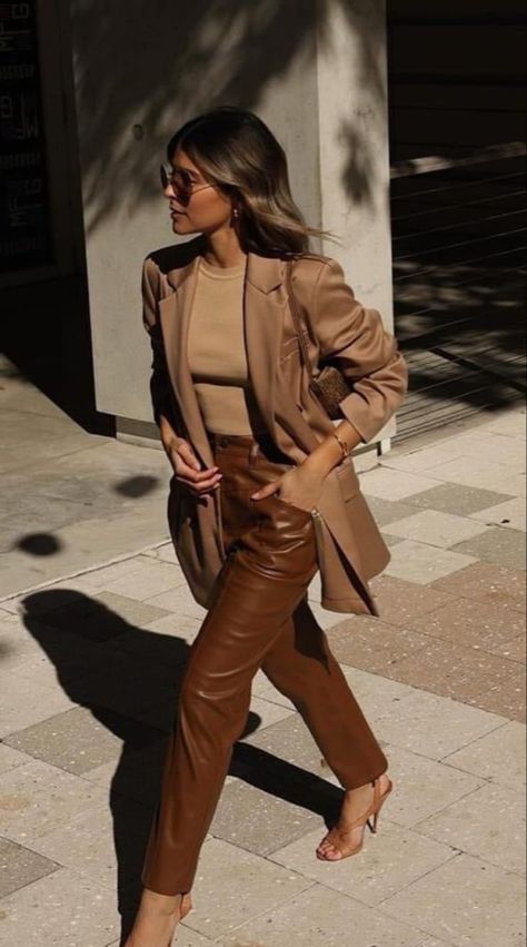 Outfit For Work Winter, Brown Pants Outfit For Work, Brown Leather Pants Outfit, How To Style Leather Pants, Modern Traditional Living Room, Leather Trousers Outfit, Nude Shirt, Brown Pants Outfit, Lederhosen Outfit