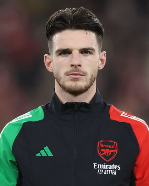 Declan Rice Haircut, Declan Rice, Soccer Workouts, Man Utd, Arsenal Fc, Football Player, Hair Cut, Football Players, Arsenal