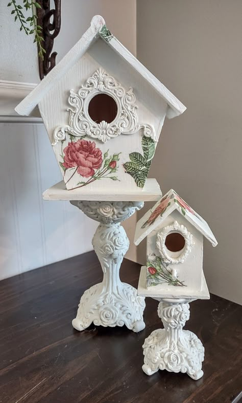 Birdhouses Diy, Bird House Decor, Birdhouse Decor, Birdhouse Projects, Shabby Chic Diy Crafts, Cage Decor, Bird Houses Ideas, Birdhouse Craft, Beautiful Birdhouses