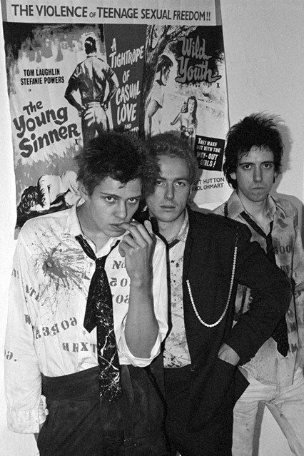 Sheila Rock celebrates Punk spirit Paul Simonon, Mick Jones, 70s Punk, British Punk, Punk Movement, 80s Punk, Joe Strummer, Punk Culture, Music Photographer