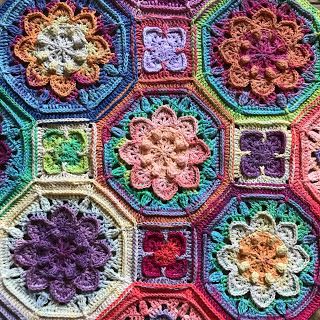 This pattern is for those brave fairy loving souls ;) #TinkerBellsGarden *** #Alize #blanket #crocheting #flower, #GirlyBlanket #mandala #octagon #patternrelease #square #TinkerBell #TinkerBellsGarden #wip #diy #craftcolourmyday #PursuePretty #crochettrends #CleverCrafter #Inspirepositivity #HandmadeWithLove #CreateMakeShare #makersofinstagram #independentmaker #yarniesofinstagram #yarnie #crochet #вязаниекрючком #hakeln #virkat #crochetgirlgang #coloursplash #moderncrochet #madeinLatvia Motif Mandala Crochet, Garden Crochet, Granny Square Häkelanleitung, Bright Bag, Granny Square Crochet Patterns Free, Crochet Mandala Pattern, Crochet Blanket Designs, Garden Pattern, Moss Stitch