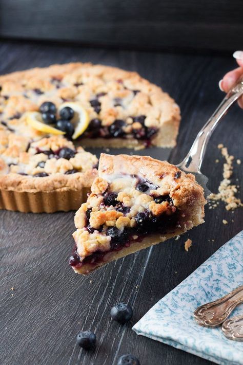 Blueberry Pie just got a sweet and lemony makeover with this recipe for Blueberry Lemon Shortbread Tart. This tart has a buttery, lemon infused, melt in your mouth shortbread base with a luscious, sweet blueberry filling. To top it off, a crumble of the lemon shortbread. It's a summer dessert you won't soon forget. Blueberry Tart Recipe, Home Motivation, Crumble Tart, Easy Blueberry Pie, Blueberry Tart, Salted Caramel Fudge, Tart Baking, Tart Recipe, Blueberry Pie